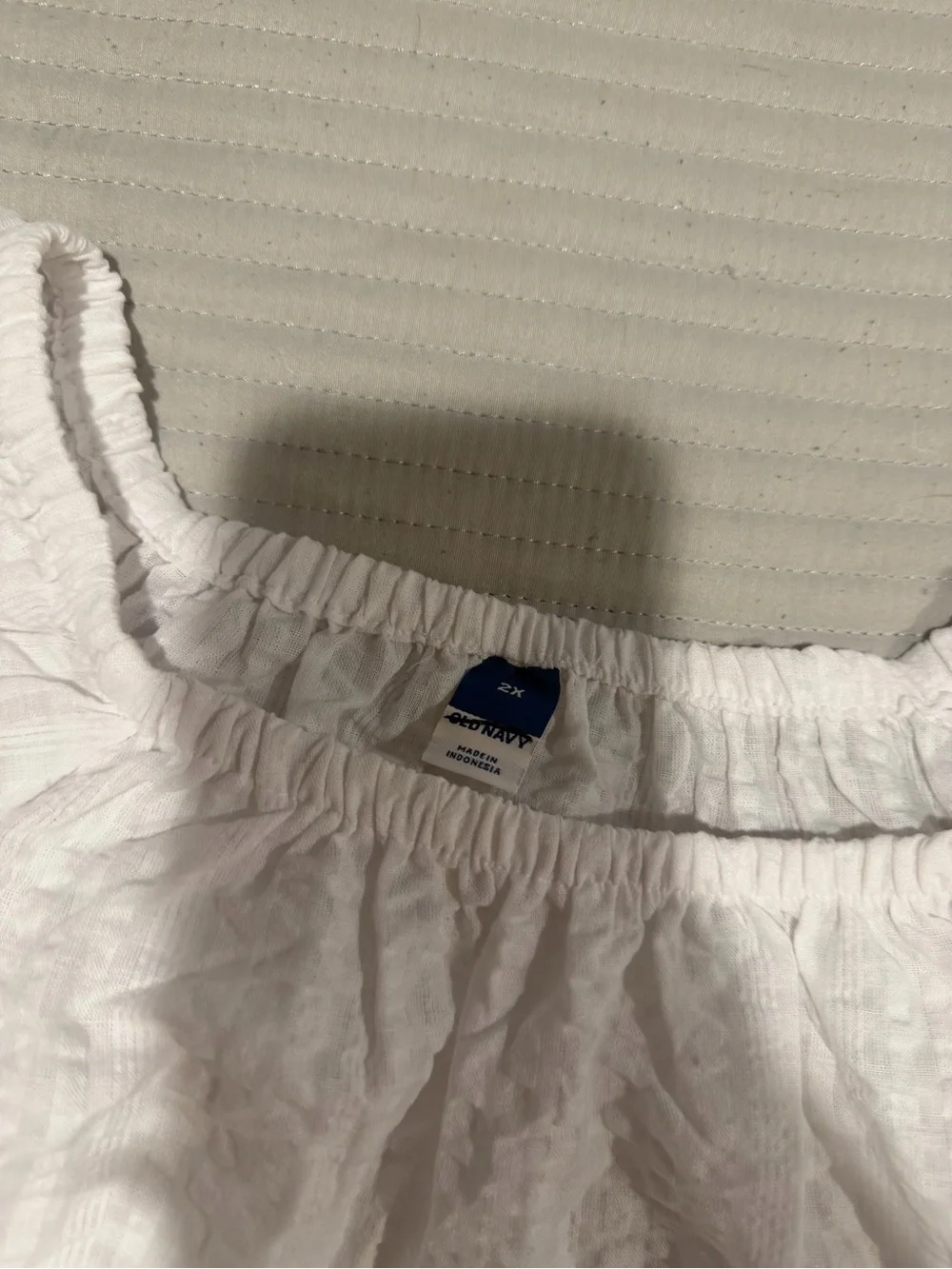 Old Navy White Textured Peasant Top